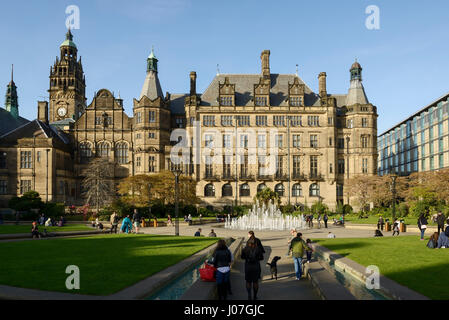 Sheffield Rathaus und die Peace Gardens Stockfoto