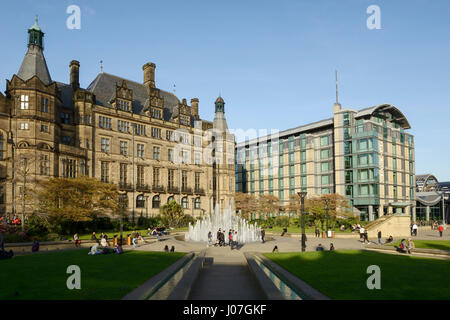 Sheffield Rathaus und die Peace Gardens Stockfoto