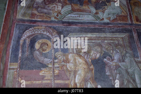 Die Fresken aus der Kirche der Darstellung der Jungfrau Maria in Kuceviste zeigen Szenen aus dem Leben der Jungfrau Maria und zeigen byzantinische Kunststile und die religiöse Hingabe der Zeit. Stockfoto