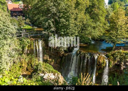 Slunjcica Fluss fließt in den Fluss Korana, Rastoke Dorf in der Nähe von Slunj, Kroatien Stockfoto
