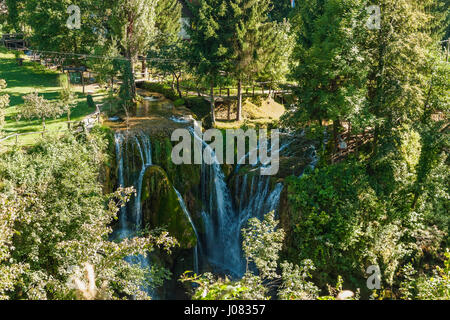 Slunjcica Fluss fließt in den Fluss Korana, Rastoke Dorf in der Nähe von Slunj, Kroatien Stockfoto