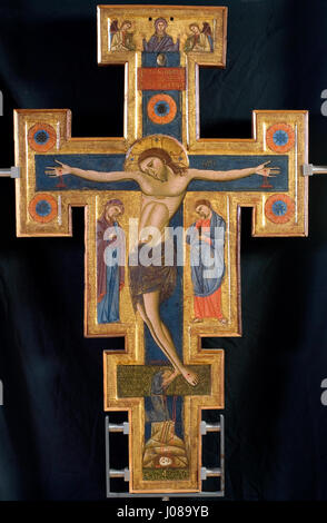 Maestro di San Francesco, Croce processionale bifacciale, 1270-1280, tempera su tavola, cm 128,5x78. Perugia, Galleria Nazionale dell'Umbria recto' bezieht sich auf ein italienisches Prozessionskreuz aus dem 13. Jahrhundert mit einer Tempera auf der Tafel, die 128 x 78 cm groß ist und dem Meister von San Francesco zugeschrieben wird, das derzeit in der Galleria Nazionale dell'Umbria in Perugia untergebracht ist. Stockfoto