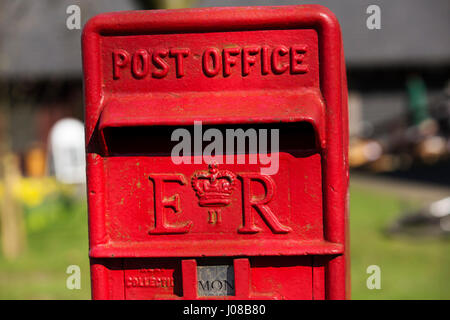 Ein britischer Briefkasten in Northumberland, England. Die Box stammt aus der Regierungszeit von Königin Elizabeth die Sekunde. Stockfoto
