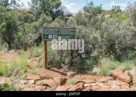 CAMDEBOO NATIONAL PARK, Südafrika - 22. März 2017: Beginn der Valley Mountain Trail auf das Valley of Desolation in der Nähe von Graaff Reinet in der Ea Stockfoto