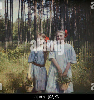 Anna Iwaszkiewicz mit Maria Wysocka color Foto - Stanisław Wilhelm Lilpop Stockfoto