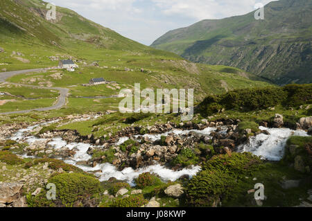 Frankreich, Pyrenäen, Cirque de Troumouse mit Auberge de Malliet Stockfoto