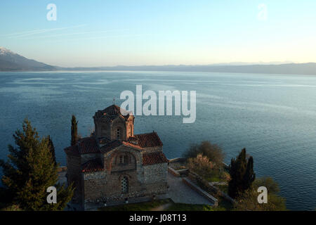 Kloster St. Naum bei Sonnenuntergang über Ohrid-See, im südlichen Teil der Republik von Mazedonien Bild des berühmten Klosters Sveti Naum in Oh Stockfoto