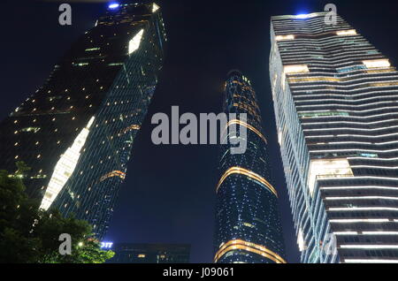 Guangzhou International Finance Center-Wolkenkratzer Bürogebäude Nacht Stadtbild in Guangzhou China. Stockfoto