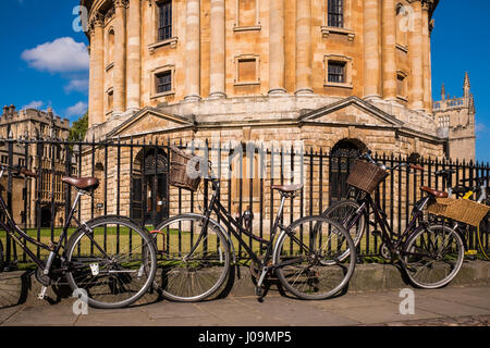 Oxford ist eine Stadt, die weltweit bekannt als die Heimat der University of Oxford, die älteste Universität in der englischsprachigen Welt. England, Großbritannien Stockfoto