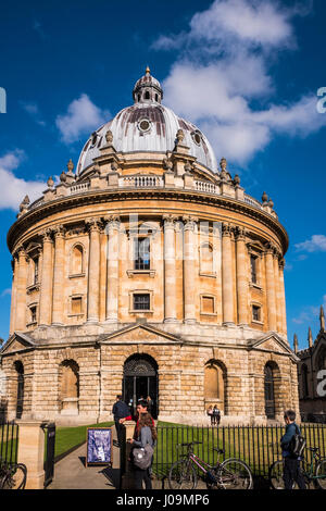 Oxford ist eine Stadt, die weltweit bekannt als die Heimat der University of Oxford, die älteste Universität in der englischsprachigen Welt. England, Großbritannien Stockfoto