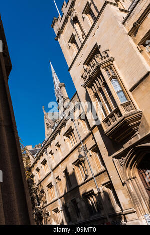 Oxford ist eine Stadt, die weltweit bekannt als die Heimat der University of Oxford, die älteste Universität in der englischsprachigen Welt. England, Großbritannien Stockfoto