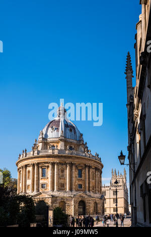 Oxford ist eine Stadt, die weltweit bekannt als die Heimat der University of Oxford, die älteste Universität in der englischsprachigen Welt. England, Großbritannien Stockfoto