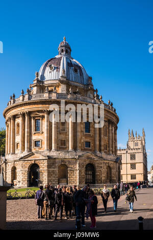 Oxford ist eine Stadt, die weltweit bekannt als die Heimat der University of Oxford, die älteste Universität in der englischsprachigen Welt. England, Großbritannien Stockfoto