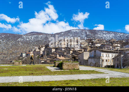 Scanno (Abruzzen, Italien) - das mittelalterliche Dorf Scanno, stürzte über tausend Meter in den Bergen der Abruzzen Apennin Stockfoto
