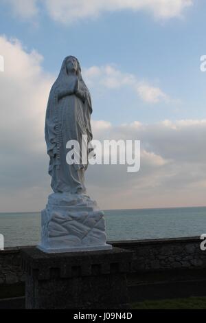 St. Mary Sculpture Dalkey Küste aus irischen See Stockfoto