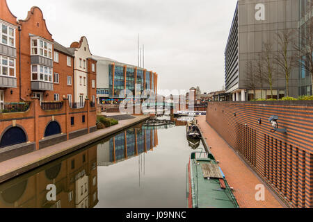 Tagesansicht des Boot-Kanals im Stadtzentrum von Coventry. Stockfoto