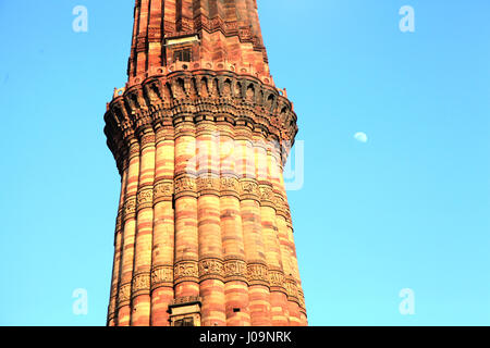 Der majestätische Siegesturm, das Qutb Minar ist inspiriert vom Minarett des Jam in Afghanistan. Höhe 72.5 Meter, 379 Treppen(Copyright © Saji Maramon) Stockfoto