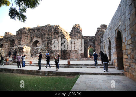 Qutub Minar, Süd-Delhi, Indien, Alauddin Khaljis Madrasa, die auch sein Grab im Süden hat, ca. 1316 n. Chr. (Copyright © Saji Maramon) Stockfoto