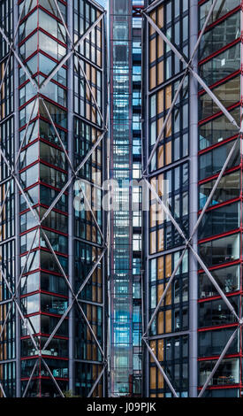 Moderne und preisgekrönte Wohnblocks auf Themse Southbank in London gelegen. Stockfoto