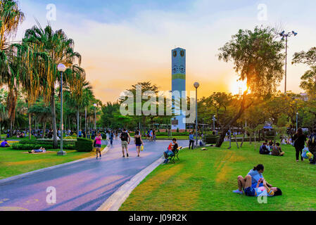 BANGKOK, THAILAND - 04. Februar: Dies ist Chatuchak Park ein berühmter Park in Bangkok viele Menschen kommen, Freunde und Familie am 04. Februar, 20 zu entspannen Stockfoto