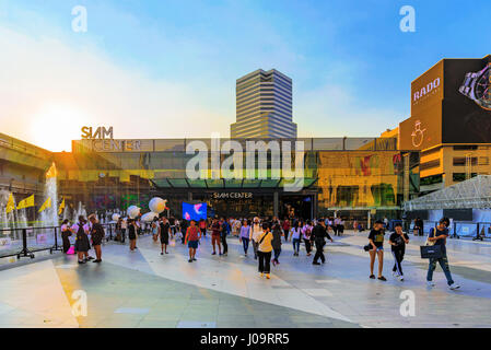 BANGKOK, THAILAND - Februar 05: Dies ist Siam Center Einkaufszentrum. Es ist eine beliebte Shopping-Mall für beide lokale Thais Touristen in der Downt sind Stockfoto