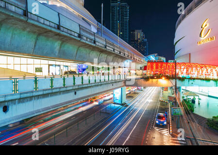 BANGKOK, THAILAND - Februar 05: Dies ist das Emporium Shopping Mall und Phrom Phong Skytrain Station 5. Februar 2017 in die Mall verbunden ist Stockfoto
