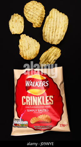 Walkers Sehqualität einfach gesalzene Chips Stockfoto