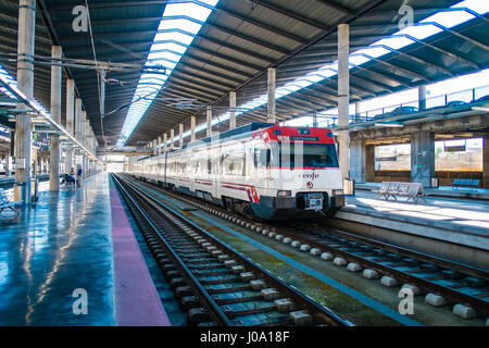 Córdoba, Spanien - Mai 2014 - Zug im Bahnhof Cordoboa - Spanien Stockfoto