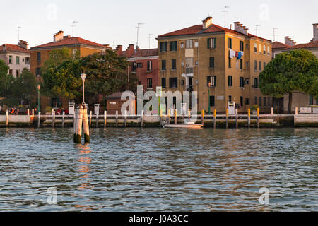 Venedig, Italien - 22. September 2016: Insgesamt Erg Boot Tankstelle auf Venedig Lagune Ufer. Venedig befindet sich in einer Gruppe von 117 kleine Inseln, Ar Stockfoto