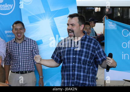 Wesley Mission organisiert eine öffentliche Prozession um den triumphalen Einzug Jesu in Jerusalem am Palmsonntag am Circular Quay, Sydney, Australien nachspielen. Stockfoto