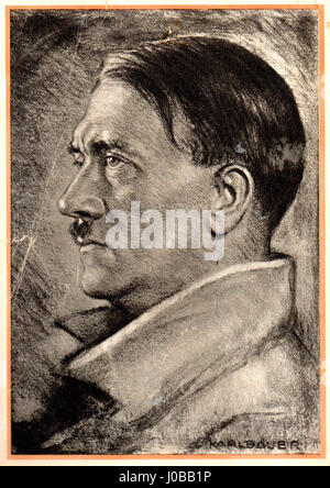Karl Bauers Porträt Adolf Hitlers, das während der NS-Zeit gemalt wurde, stellt eines der vielen Porträts des Diktators dar, das während seiner Herrschaft entstanden ist. Das Porträt fängt sein starkes und autoritatives Verhalten ein und spiegelt seine Rolle in der deutschen Geschichte wider. Stockfoto