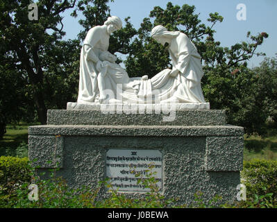 Statue: Vierzehnte Station, Jesus wird in das Grab gelegt. Basilika unserer Lieben Frau der Grazien, Begum-Kirche, Sardhana (Copyright © by Saji Maramon) Stockfoto