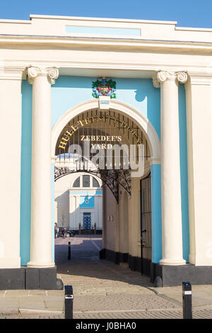 "Zebedee Hof", ehemalige Hull Trinity House Academy Eingang Bogen, Kingston-upon-Hull, Yorkshire, England Stockfoto