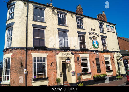 Außenseite des georgischen Minerva Pub, Pier St., Kingston upon Hull East Riding, Yorkshire, England Stockfoto