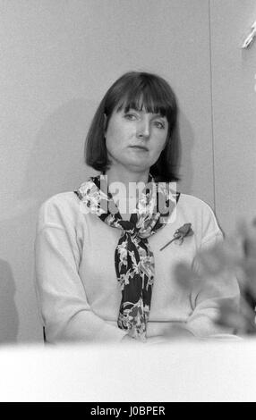 Harriet Harman, Labour party Mitglied des Parlaments für Peckham, besucht eine Party-Pressekonferenz in London, England am 29. Januar 1990. Stockfoto