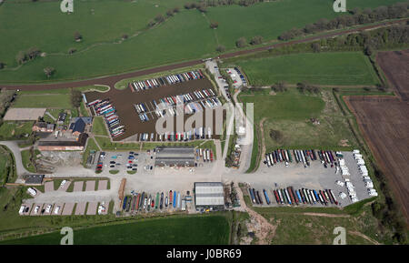 Luftaufnahme von einem Narrowboat-Werft, Cheshire, UK Stockfoto