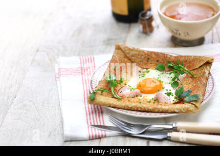 Galette Sarrasin, Buchweizen Crêpe, französische Küche der Bretagne Stockfoto