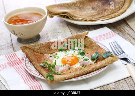 Galette Sarrasin, Buchweizen Crêpe, französische Küche der Bretagne Stockfoto