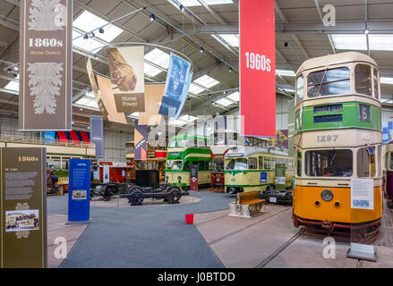 Große Ausstellungshalle an der nationalen Straßenbahnmuseum Crich Tramway Village, nr Matlock, Derbyshire, England, UK Stockfoto