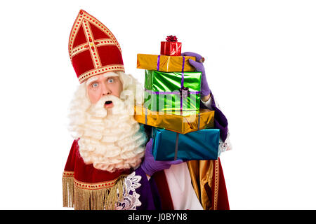 Sinterklaas mit Geschenken. typische holländische Zeichen Teil einer traditionellen Veranstaltung feiert den Geburtstag von Sinterklaas (Nikolaus) im Dezember. Stockfoto