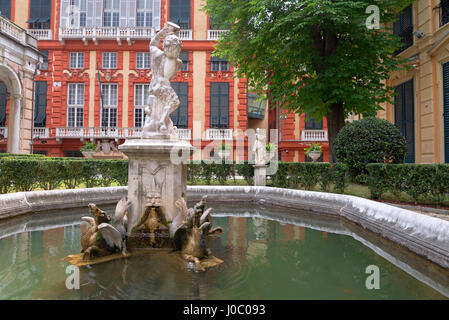 Palazzo Bianco Gärten mit Palazzo Rosso in den Hintergrund, UNESCO-Weltkulturerbe, Genua, Ligurien, Italien Stockfoto