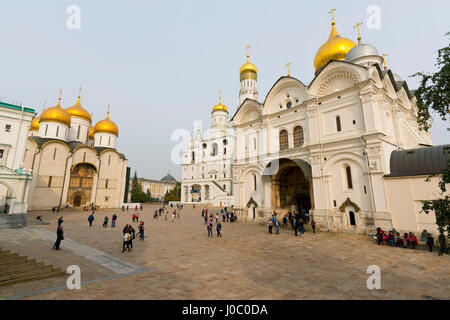 Himmelfahrts-Kathedrale, Iwan der große Glockenturm und Erzengel-Michael-Kathedrale im Kreml, UNESCO, Moskau, Russland Stockfoto