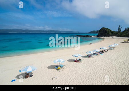 Sonnenblenden auf Furuzamami Strand, Zamami Insel Kerama Inseln, Okinawa, Japan, Asien Stockfoto