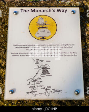 Der Monarch Weg Fußweg durch das Gelände der Royal Agricultural University, in der Nähe von Cirencester, Gloucestershire, England, UK Stockfoto