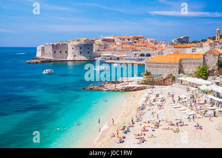 Banje Strand, altem Hafen und Altstadt von Dubrovnik, Dubrovnik, Dalmatien, Kroatien Stockfoto