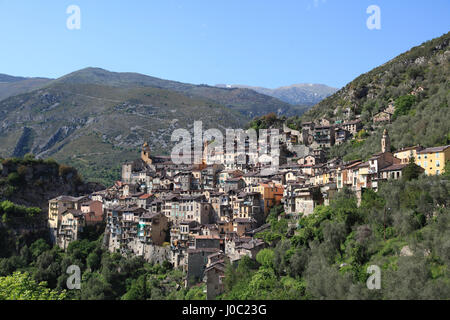 Saorge, thront die mittelalterliches Dorf, Roya-Tal, Alpes-Maritimes, Cote d ' Azur, Côte d ' Azur, Provence, Frankreich Stockfoto