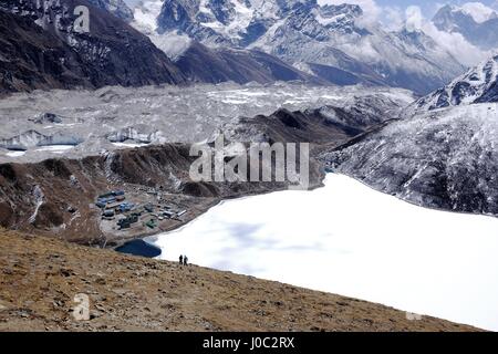 Aufgenommen vom Gipfel des Gokyo Ri im Himalaya, Nepal beim trekking von Lukla nach Tokio auf einer Höhe von 4970m Stockfoto