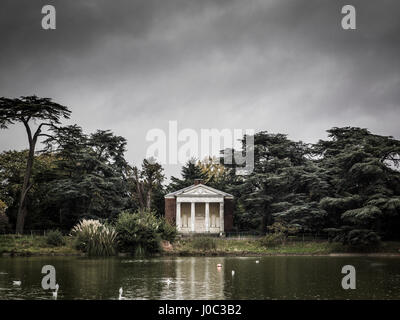 Tempel im Gunnersbury Park, West-London, England Stockfoto