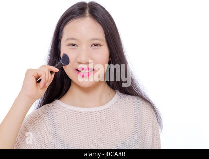 Asiatische Teenager Schminken mit einem Pinsel Stockfoto