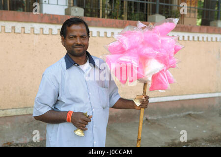 Candy Floss Anbieter auf Straße, Mumbai, Maharashtra, Indien, Asien Stockfoto